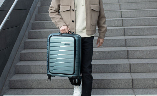 How to Choose a Perfect Suitcase for Light Travel - Nomad Luggage