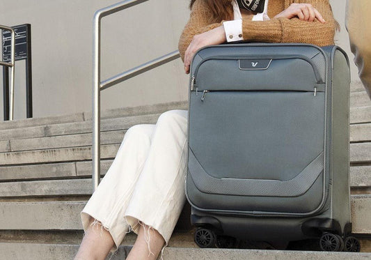 How to Choose the Perfect Cabin Suitcase - Nomad Luggage